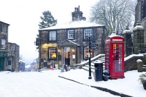 haworth snow sledge feb 2012 7 sm.jpg